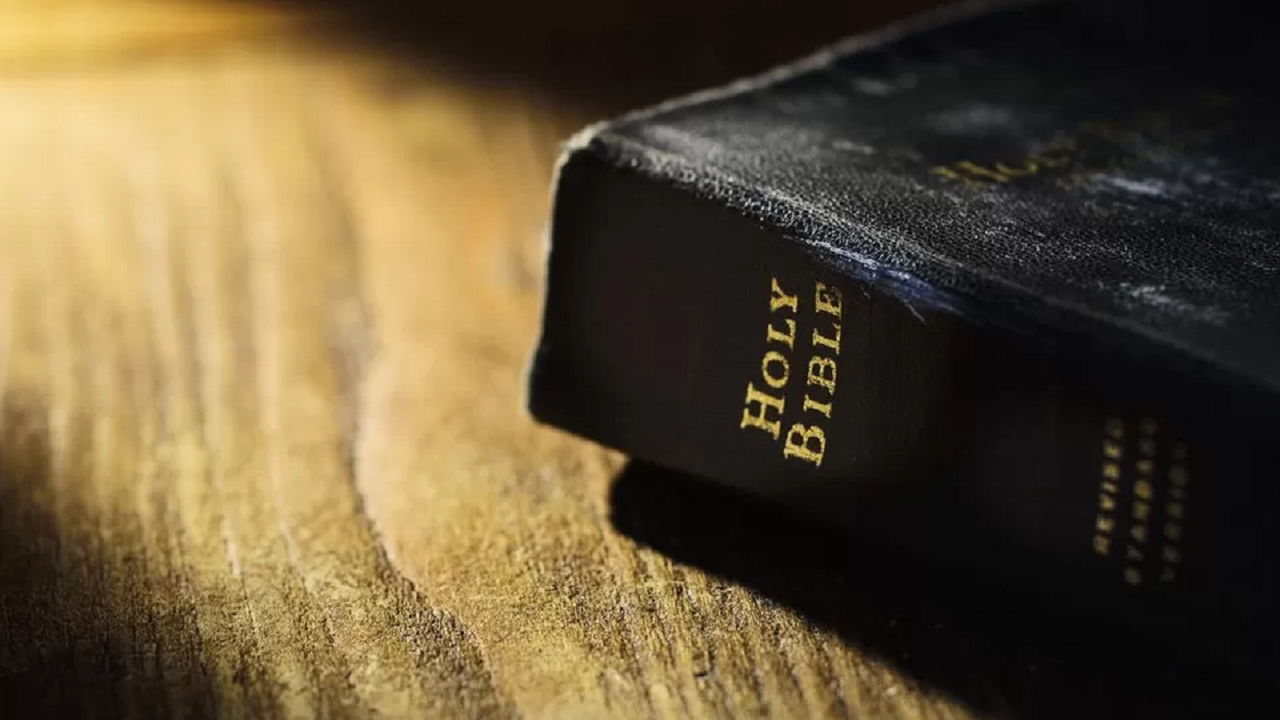 Shkollat ​​fillore në Utah ndalojnë Biblën për ‘vulgaritet dhe dhunë’