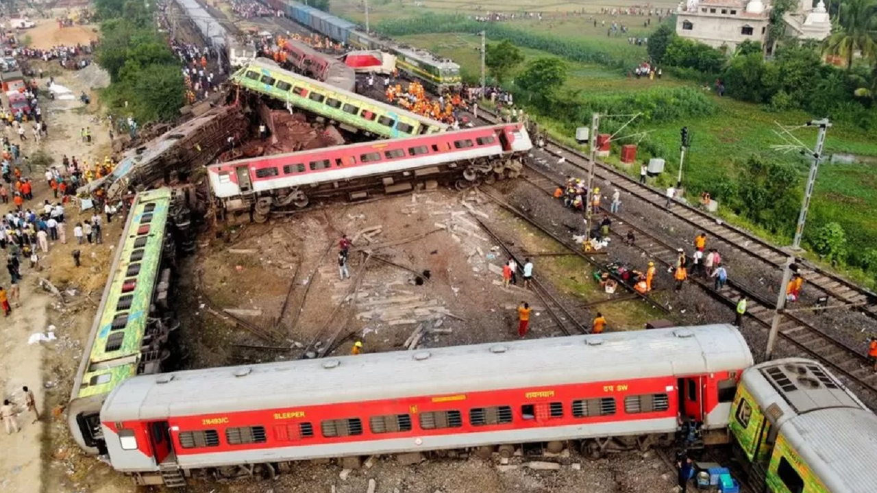 Indi/ Shkon në 280 numri i të vdekurve dhe 850 i të plagosurve nga përplasja e trenave