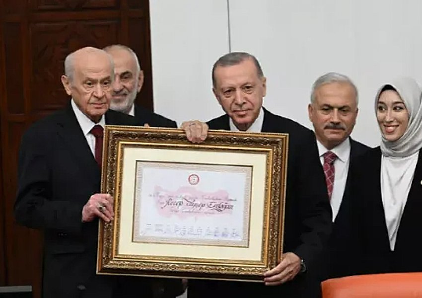Erdogan betohet si president i Turqisë
