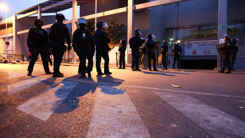VIDEO/ 'Drejtësi për Nahelin': Përleshje në Francë, një oficer policie arrestohet zyrtarisht për vrasjen e adoleshentit