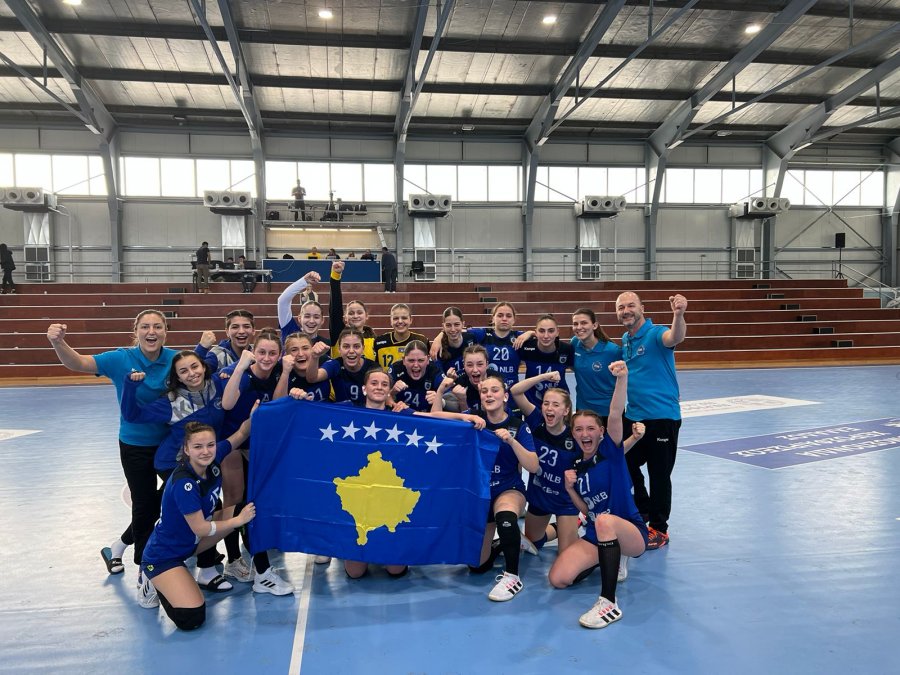 Vajzat kosovare fitojnë ndaj Italisë në hendboll