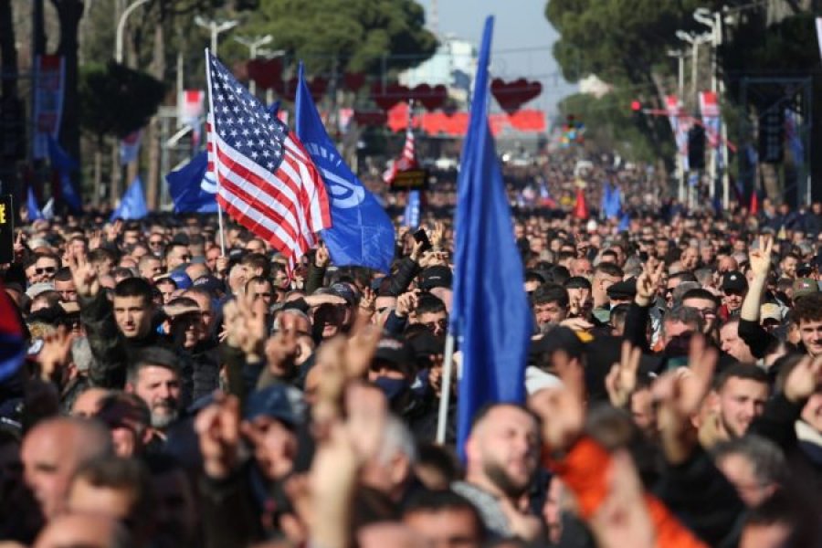 Aksioni opozitar, qytetarë nga Saranda e Dibra drejt Tiranës për të protestuar