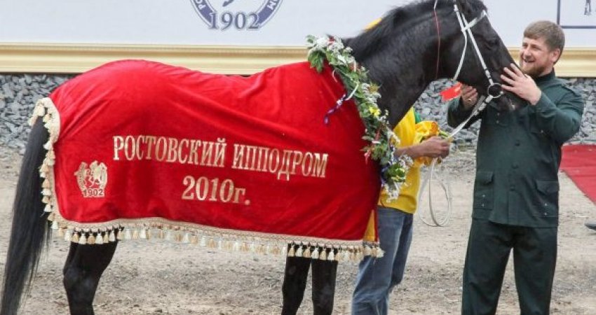 Piunit të Putinit, Kadyrovit ia vjedhin kalin në Çeki