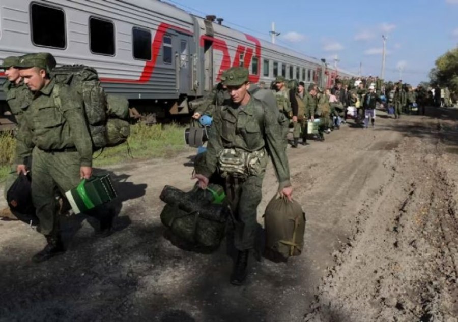 Lufta në Ukrainë, Britania: Ushtarët rusë, konsumatorë të mëdhenj të alkoolit. Shumica e vdekjeve…