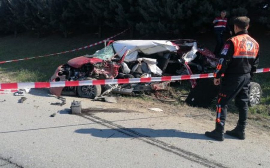 Kamioni përplaset me dy makina, 6 të vdekur dhe 3 të plagosur në Turqi