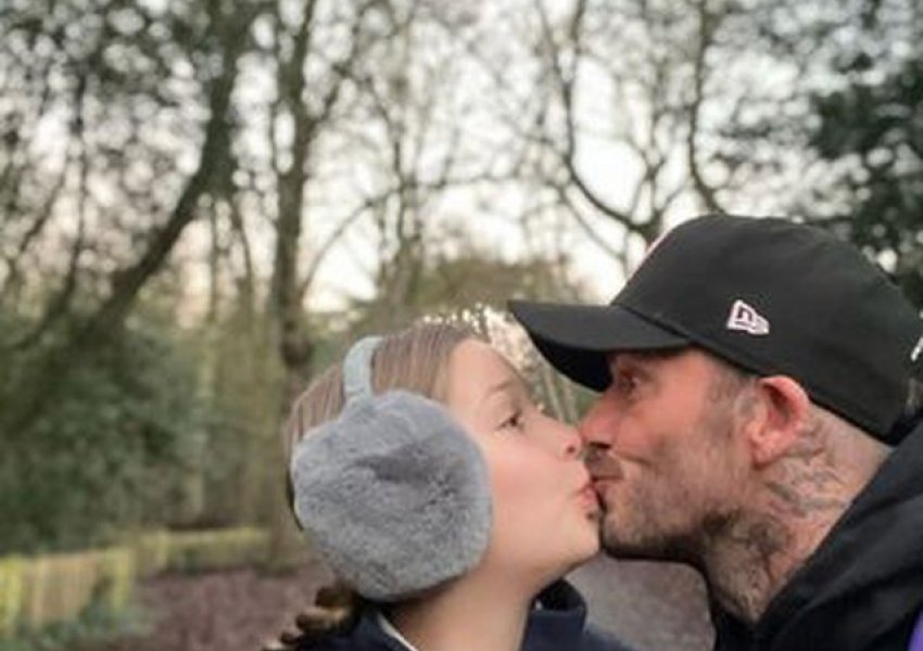 Puthjet në buzë me fëmijët, teoria e David Beckham