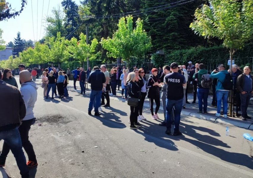 Vazhdojnë protestat e serbëve në komunat e veriut