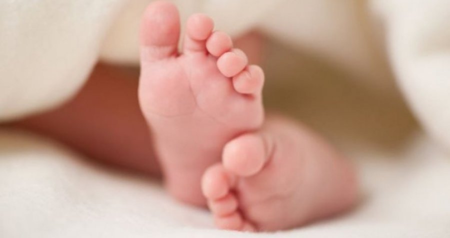 DETAJE/ Gjendet e braktisur foshnja e porsalindur në bodrumin e një pallati në Tiranë