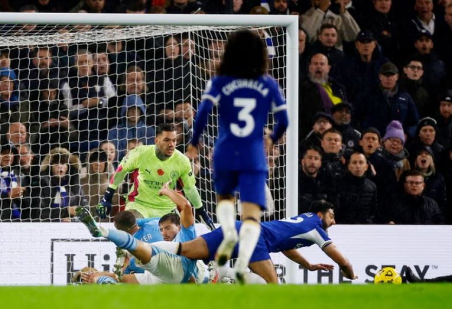 Armando Broja përcaktues në Chelsea-Manchester City, fiton penalltinë e barazimit dramatik 4-4