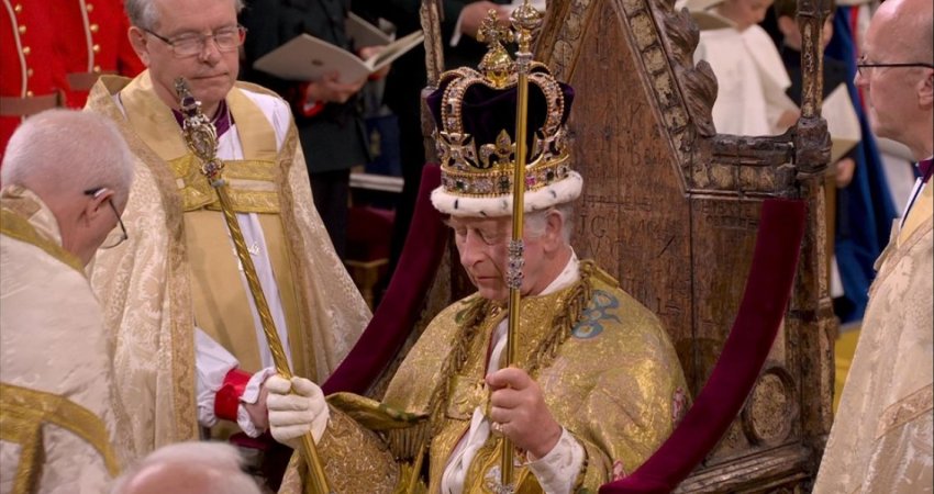 Mbreti Charles III akuzohet për 'shfrytëzim të parave të të vdekurve'