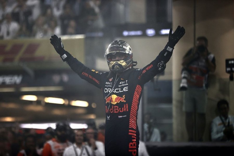 Mbyllet Botërori i Formula 1/ Verstappen fiton garën e 19 sezonale, Mercedes para Ferrarit
