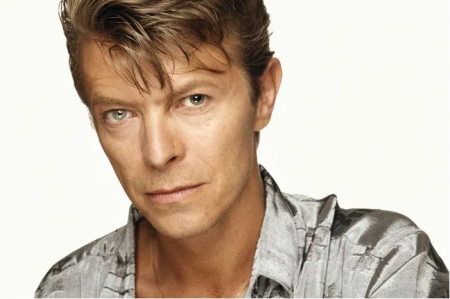Dalin në ankand dorëshkrimet e David Bowie, mund të shiten për shifrën e lartë