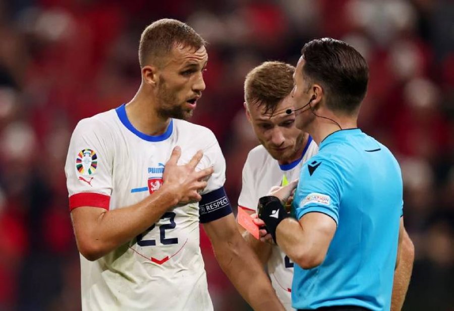 'Kartoni i kuq vrau ndeshjen', kapiteni i çekëve: Kjo humbje dhemb shumë!