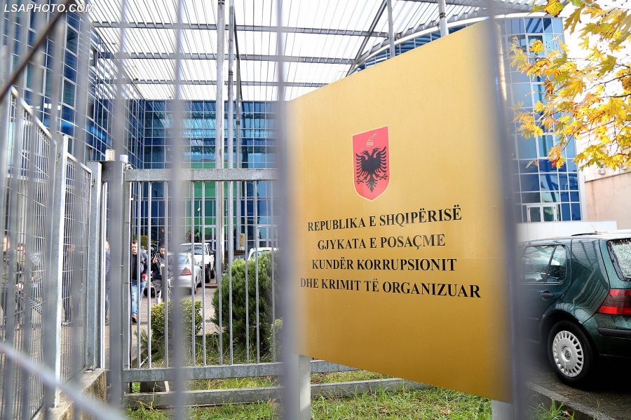 EMRAT/ Vodhën para nga bankat e vendeve të BE, gjykata vendos masat për 2 shqiptarët          