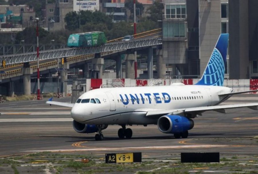 Terror në ajër për 270 pasagjerët e nisur drejt Romës, avioni i United Airlines humbet kuotë