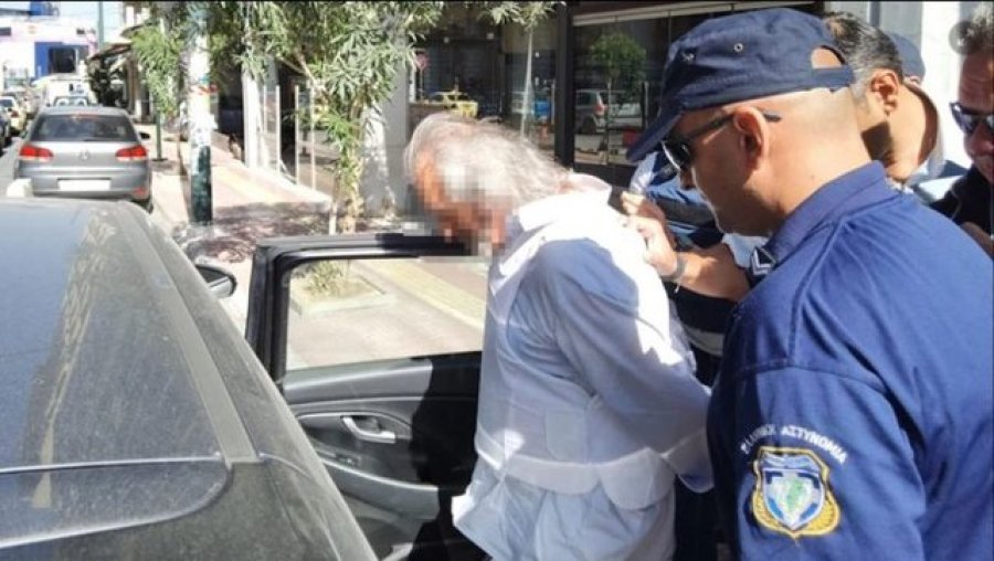 Vrau 39-vjeçarin shqiptar pas sherrit për parkimin, i moshuari grek del nga gjykata i veshur me antiplumb 