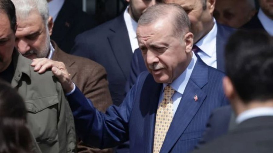 Erdogan humbi Stambollin, Ankaranë dhe Izmirin në zgjedhjet lokale, Reuters: Turqit e ndëshkuan...
