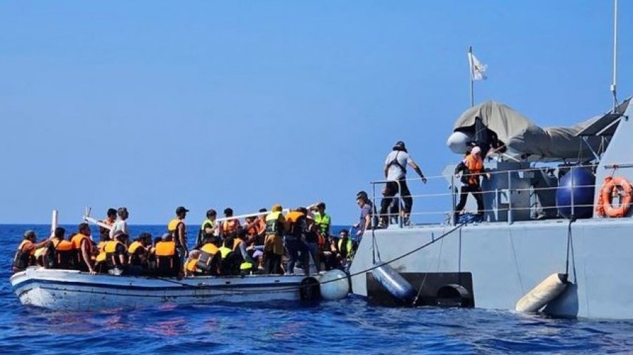 Roja bregdetare qipriote dhe anijet e peshkimit shpëtojnë 270 migrantë
