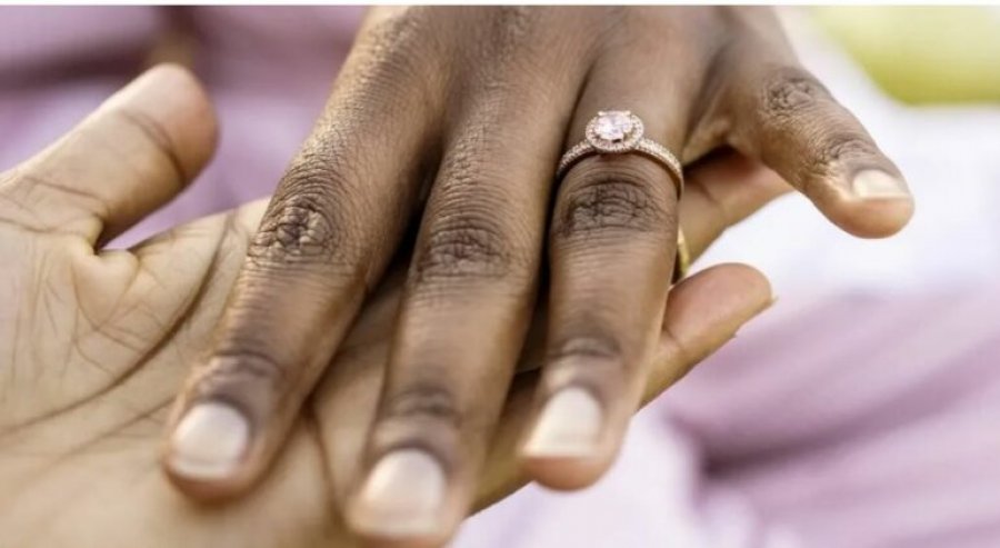 Skandal në Ganë, 63-vjeçari martohet me një vajzë 12-vjeçare
