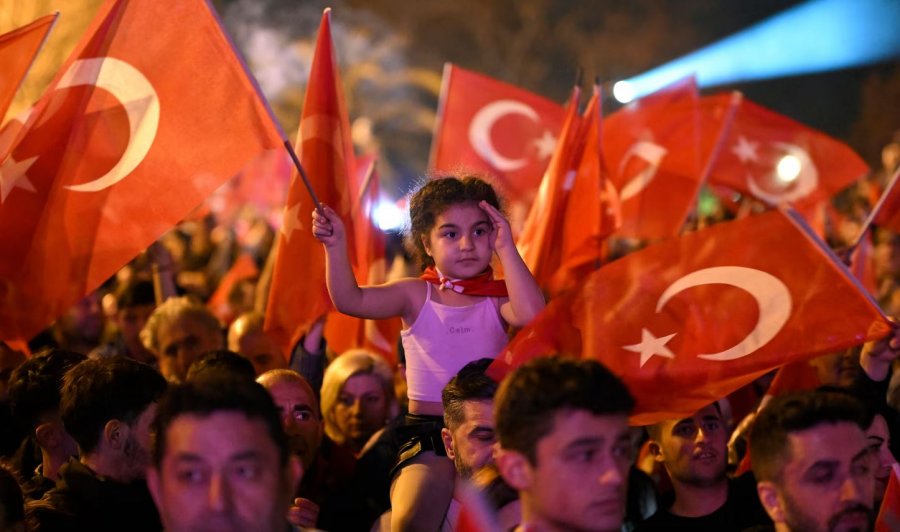 Partia opozitare fiton zgjedhjet lokale në Turqi, The Guardian: Goditje e papritur ndaj qeverisë së Erdogan