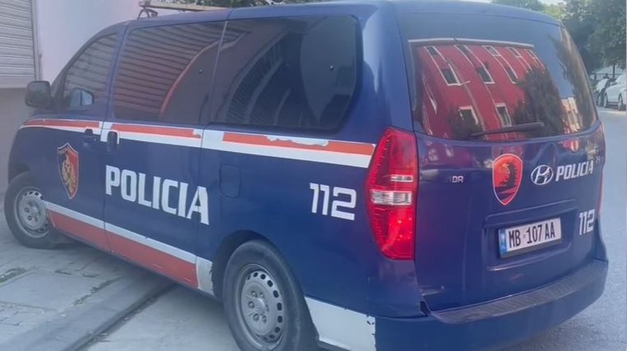 17-vjeçari thyen masën e sigurisë dhe plagos me thikë një person në Vlorë