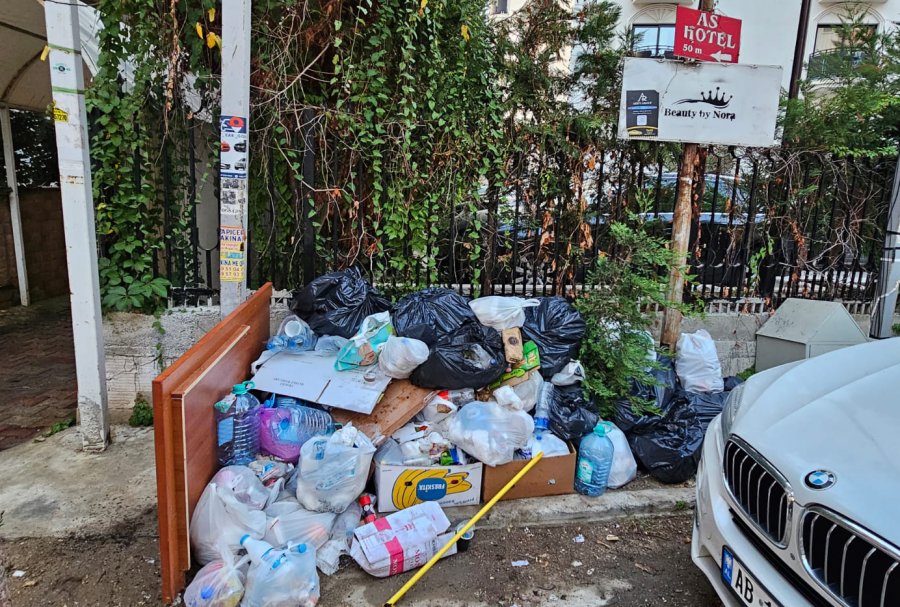 Turizëm mes plehrave në Golem/ Ujëra të zeza dhe mungesë ndriçimi