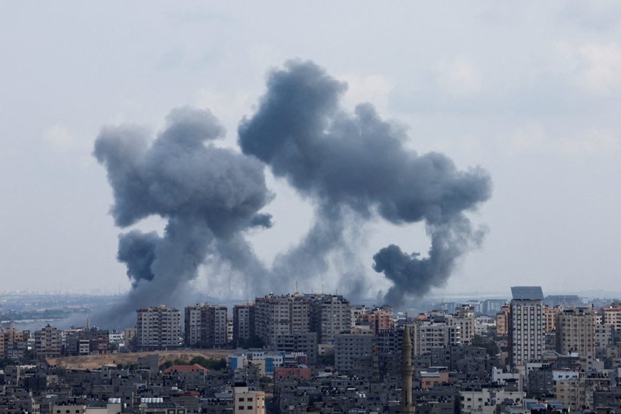 Izraeli asnjë hap pas nga kërcënimet, bombardon bazat e Hezbollahut në Liban