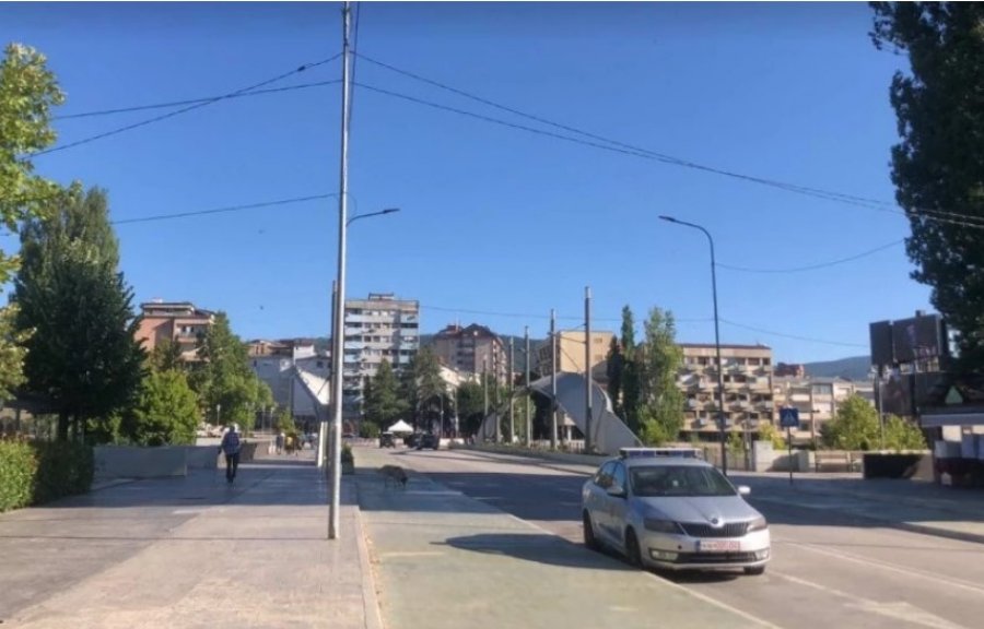 Pjesëtarë të EULEX e KFOR vendosen mbi objektet afër Urës së Ibrit