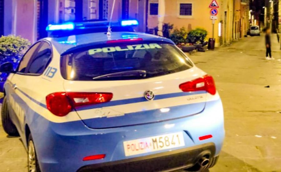 Shqiptari bën për spital dy policë italian