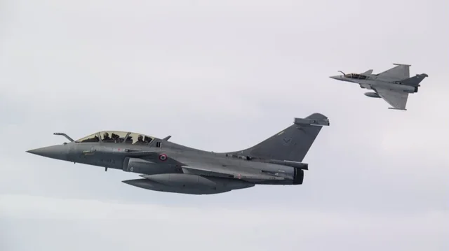 Francë/ Përplasen në ajër dy avionë ushtarakë 'Rafale', humbin jetën dy pilotët 