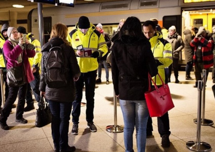 Suedia po u ofron para emigrantëve që të largohen nga vendi