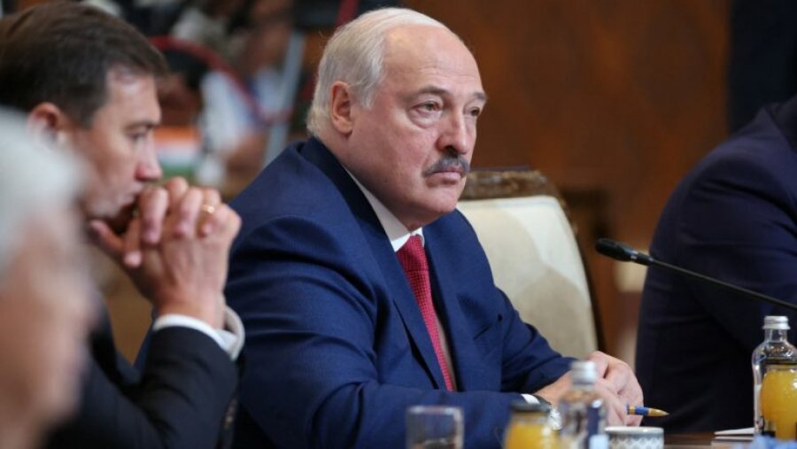 Lukashenko: Gati një e treta e ushtrisë së Bjellorusisë është vendosur në kufirin me Ukrainën