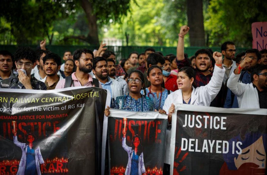 Mjekët indianë nuk pranojnë t'i lënë protestat për përdhunimin dhe vrasjen e mjekes