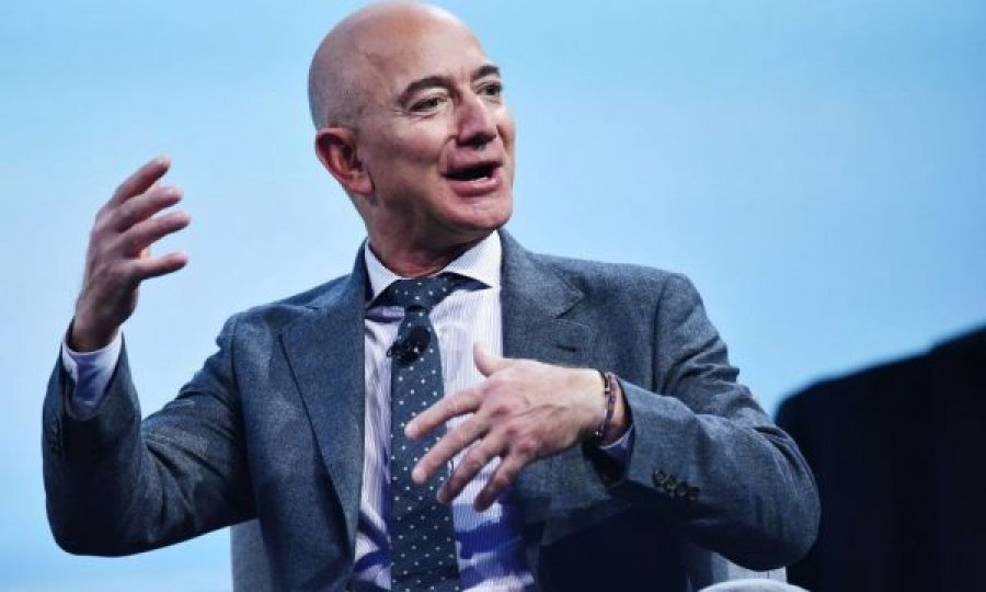 Miliarderi Jeff Bezos i interesuar për të blerë klubin e NBA-së