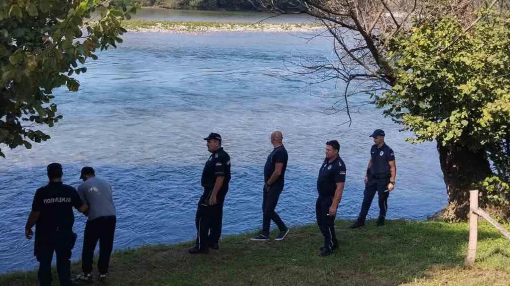 Mbyten dhjetë emigrantë në lumin midis Serbisë dhe Bosnjes, mes tyre një nënë me foshnjen