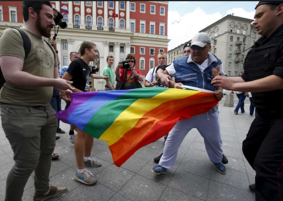 Kundërshtuan ligjin kundër “propagandës LGBT” në shkolla/ Mësuesit në Bullgari: Po kërcënohemi