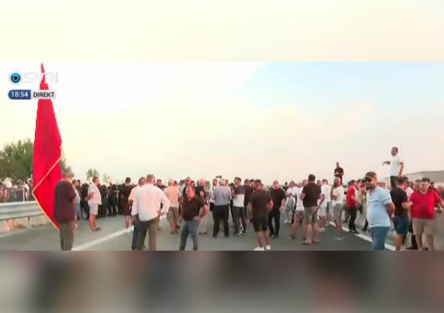 Nis protesta e radhës në Thumanë-Kashar/ Banorët e izoluar nga rruga të vendosur të mos dorëzohen…