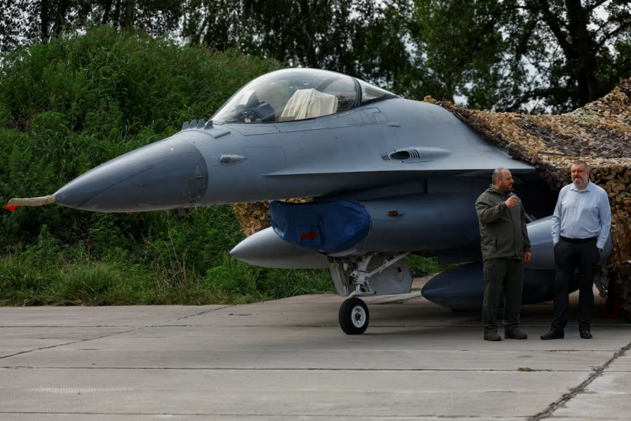 Wall Street Journal: SHBA-ja nuk do të dërgojë kontraktorë për mirëmbajtjen e F-16-ve të Ukrainës