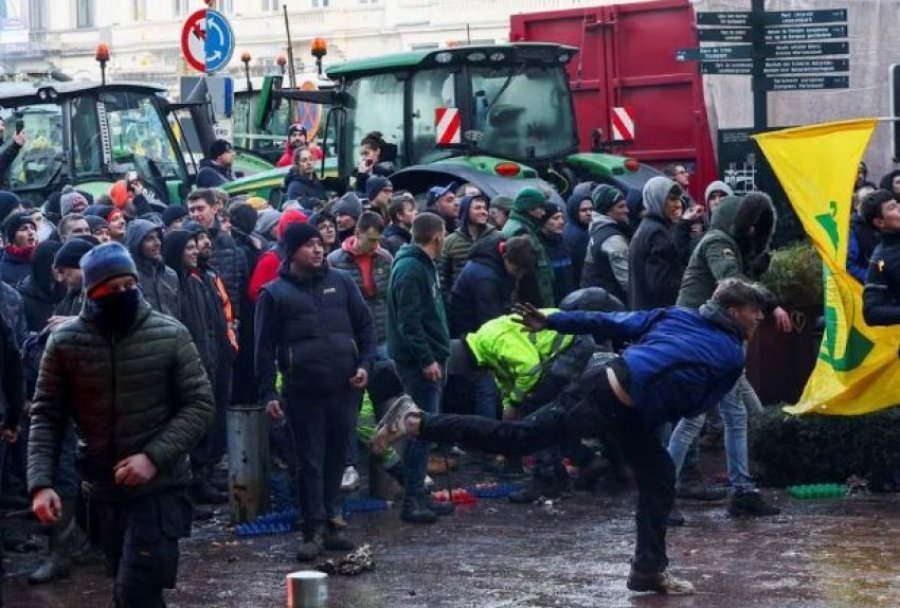 Fermerët sërish në protestë, Policia kufitare greke njofton palën shqiptare: Bllokohet rruga Kallpaq-Janinë