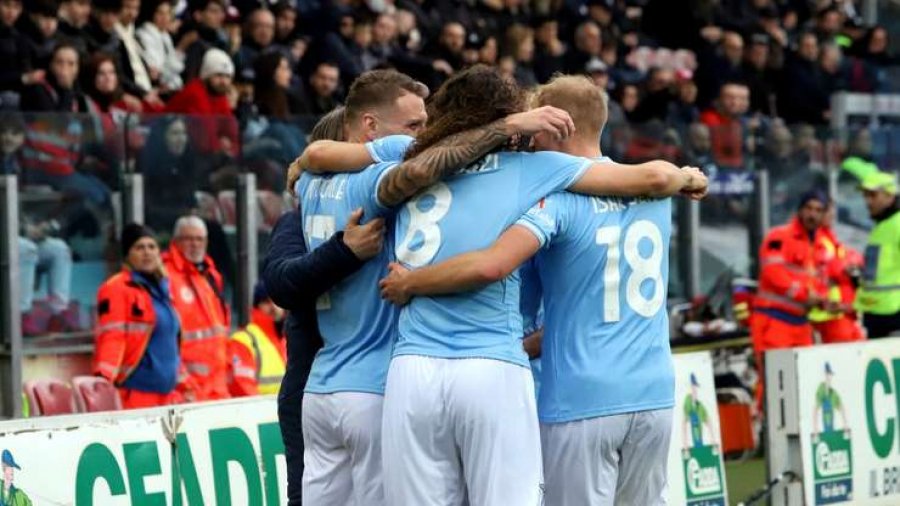 Lazio rikthehet te fitorja, mposht Cagliarin dhe i afrohet zonës Champions