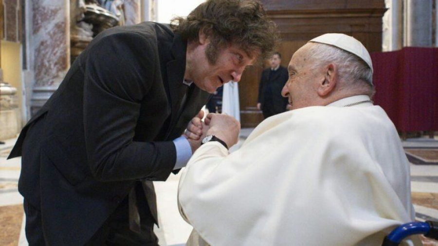Papa Françesku i bëri një pyetje të pazakonshme presidentit argjentinas gjatë takimit në Vatikan