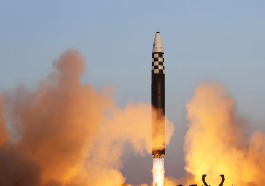Koreja e Veriut kryen testime të reja raketore