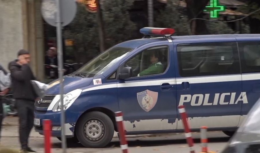 Shpërthim në portën e avllisë së një personi në Vorë, policia: Ka dëme të vogla materiale