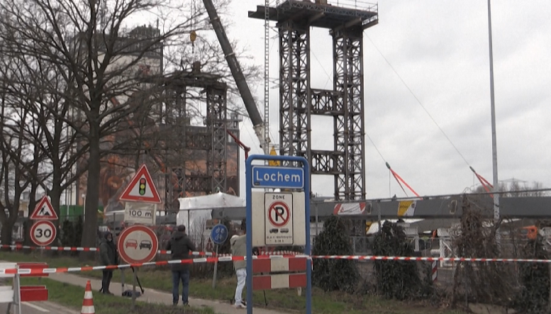 FOTO/ Shembja e papritur e urës lë dy punonjës të vdekur e dy të plagosur në Holandë 