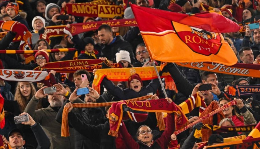 Tifozët e Romës ‘harrojnë’ Mourinhon, mbushet stadiumi për ndeshjen ndaj Feyenoord
