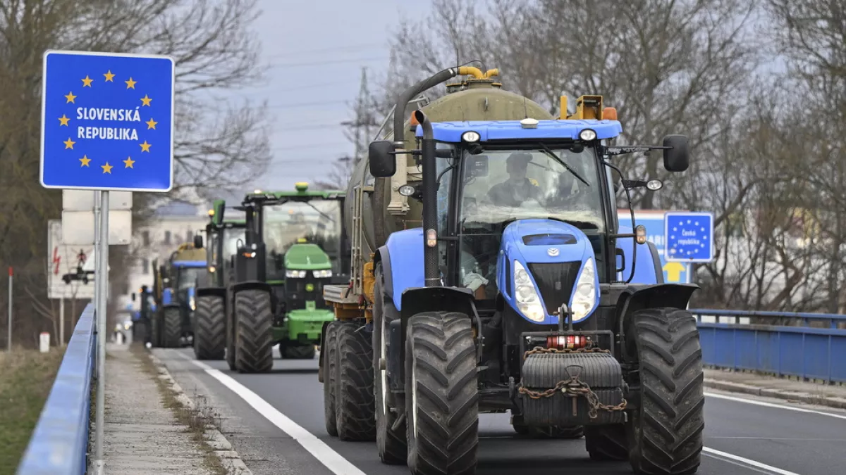 Fermerët nga 12 shtete të BE vazhdojnë të protestojnë kundër politikave bujqësore