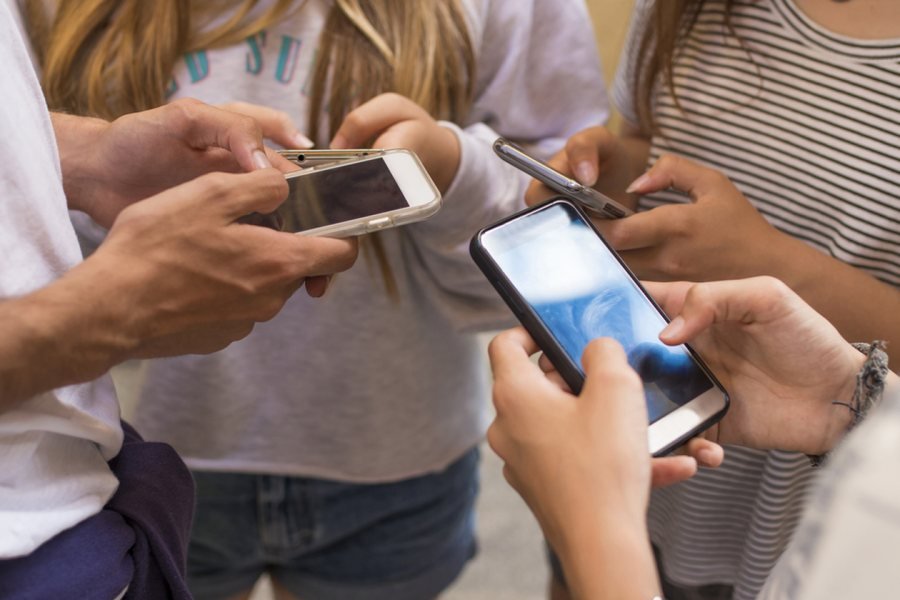 Shteti i parë në botë miraton ligjin që ndalon përdorimin e rrjeteve sociale nga fëmijët nën 16 vjeç