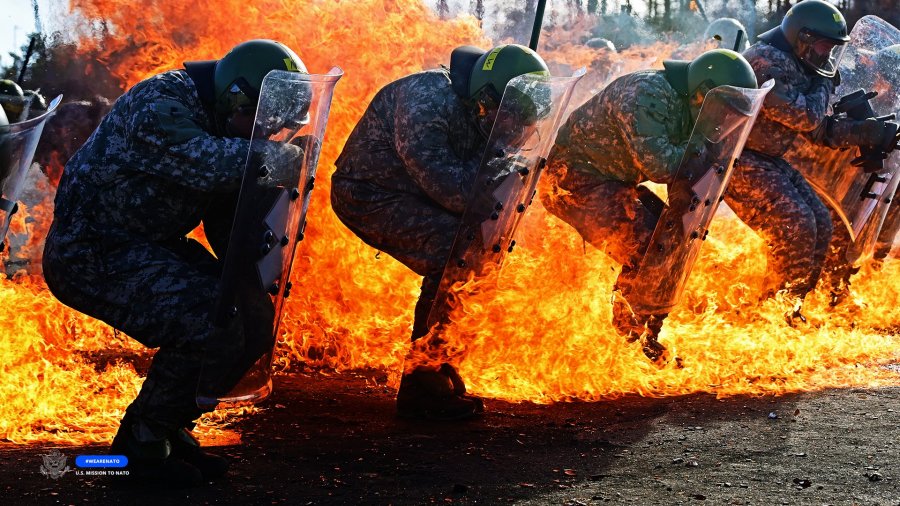 Ushtarë amerikanë trajnohen para ardhjes në Kosovë (FOTO)