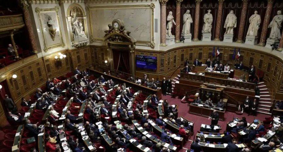 E drejta e grave për abort do të futet në Kushtetutë, Senati francez miraton projektligjin