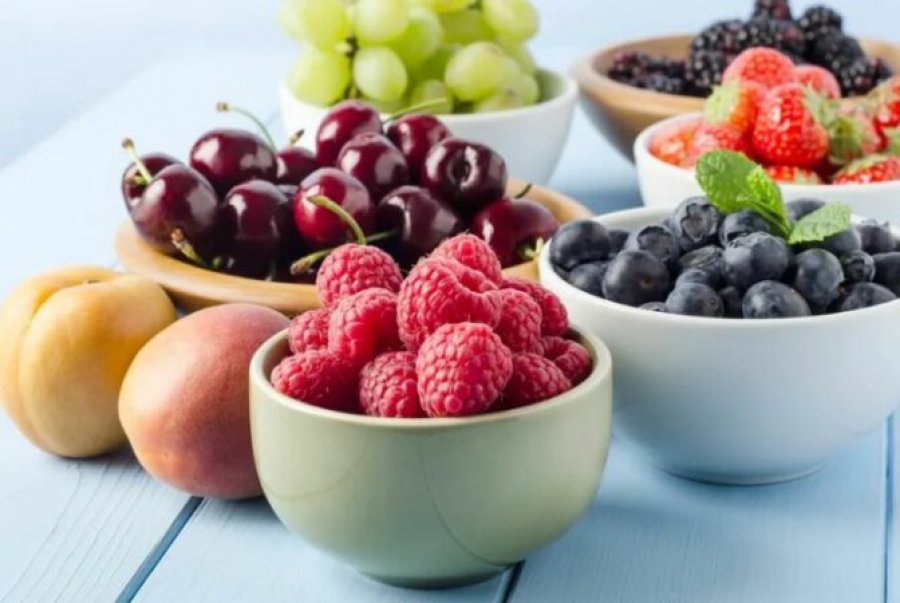 Mbrojnë trurin dhe forcojnë zemrën, cilat janë frutat më të shëndetshme sipas dietologëve?